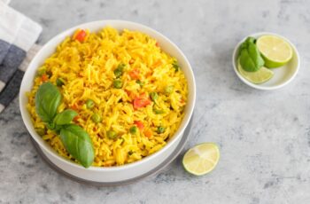 Resep Nasi Kuning Kukus: Rahasia Nasi Pulen dan Harum