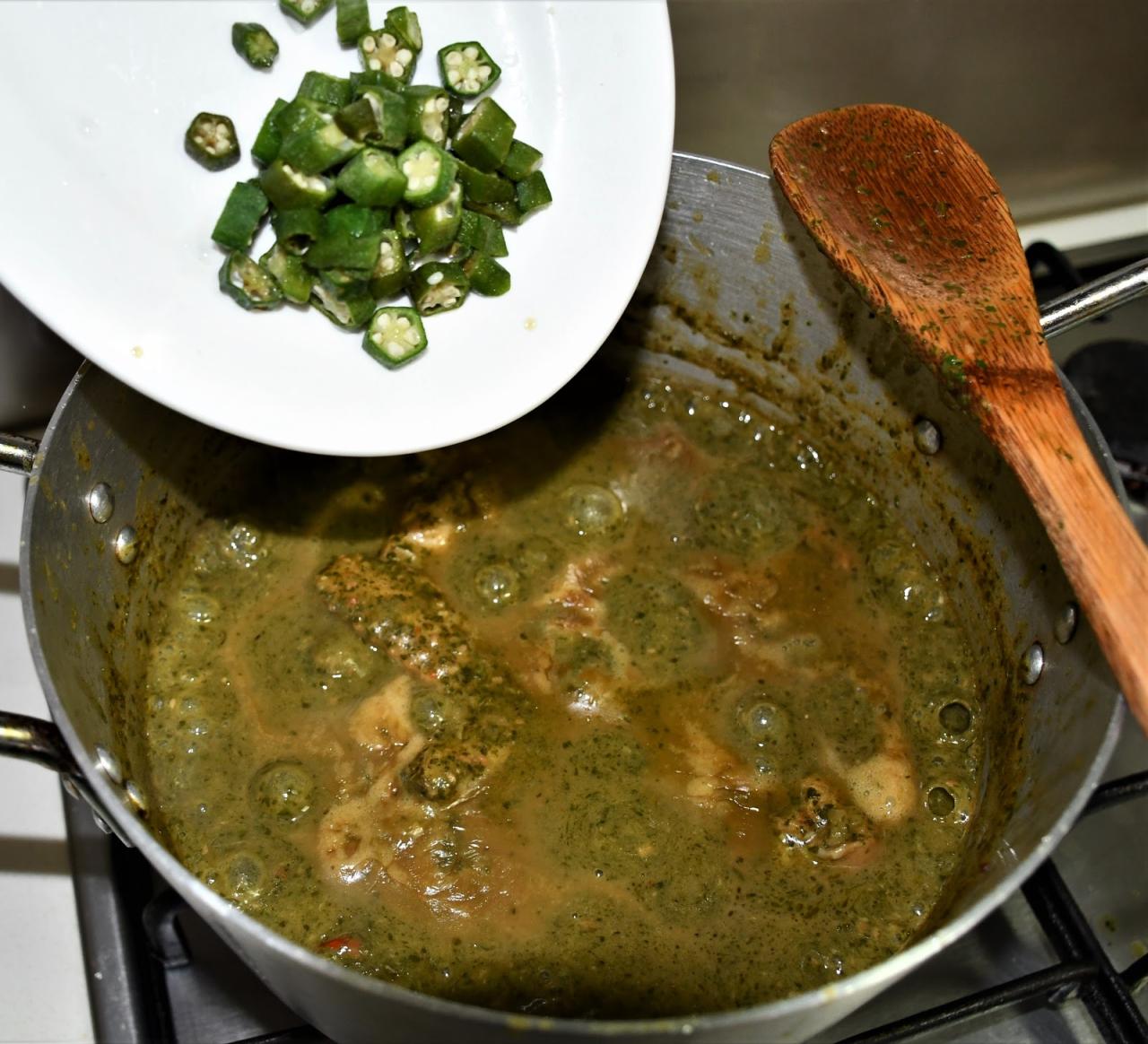 Resep sayur daun singkong bumbu kuning santan