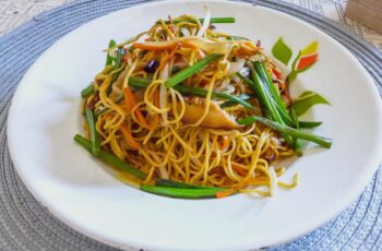 Mie Habang: Sensasi Pedas yang Bikin Ketagihan