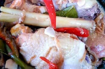 Resep Garang Asem Ayam Daun Pisang: Hidangan Khas Nusantara yang Menggugah Selera
