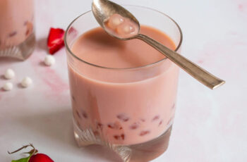 Resep Milk Tea Rose Jelly Segar: Bikin Siangmu Makin Asik!