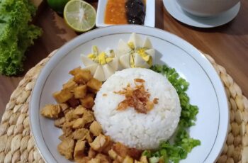 Resep Nasi Bakmoy: Kuliner Peranakan yang Simpel dan Lezat
