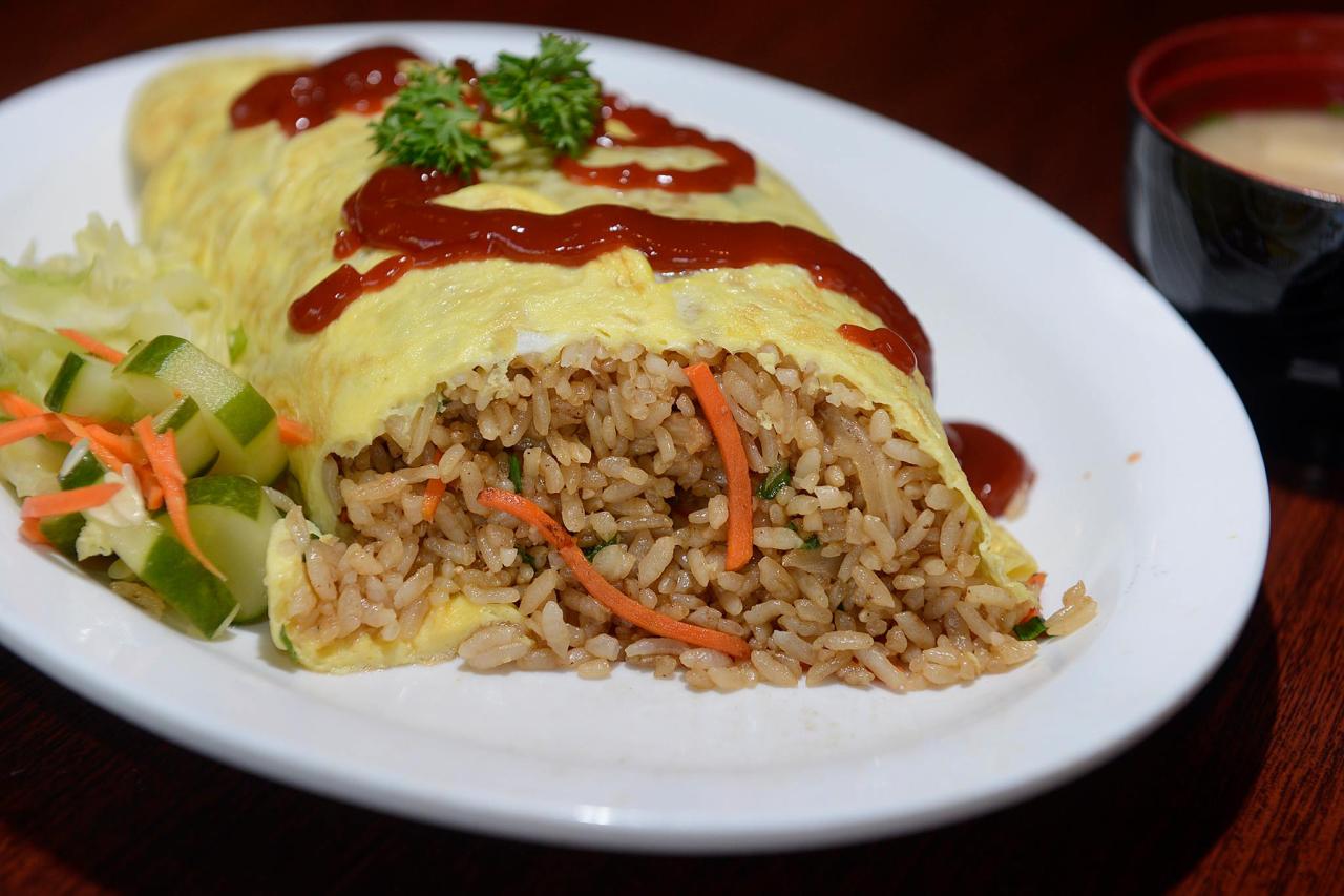 Nasi goreng omelette