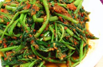 Resep Kangkung Belacan: Pelengkap Seafood yang Sempurna!