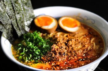 Resep Ramen Kuah Pedas: Siap Hangatkan Perut di Cuaca Dingin!