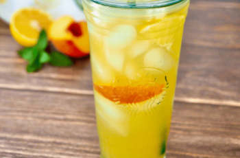 Resep Iced Peach Tea Segar: Kenalan dengan Buah Persik!