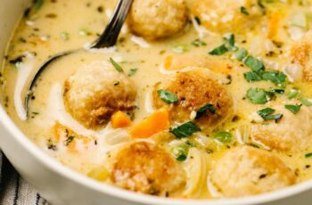 Resep Sup Bakso Ayam Segar dan Gurih untuk Seisi Keluarga