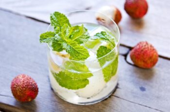 Resep Mocktail Lychee Mint Tea: Nikmatnya Kafe di Rumah!