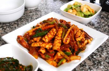Resep Cumi Goreng Bumbu Kecap Pedas: Gurih, Manis, dan Pedas!