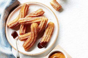 Churros Saus Salted Caramel: Camilan Manis Khas Spanyol untuk Takjil