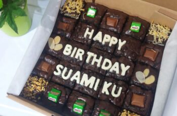 Resep Kue Ulang Tahun Brownies Panggang Enak Banget! Resep Kue Ulang Tahun Brownies Panggang Enak Banget!